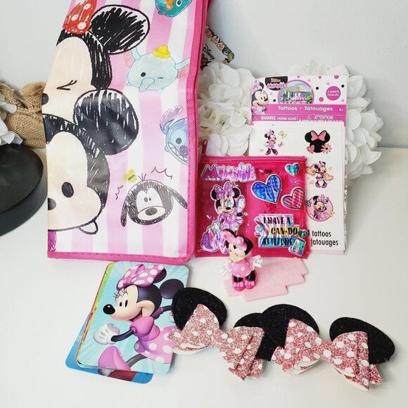 New Disney Junior Minnie Mouse Pack:  tote bag a mini bag, 2 hair clips and more - Picture 3 of 16